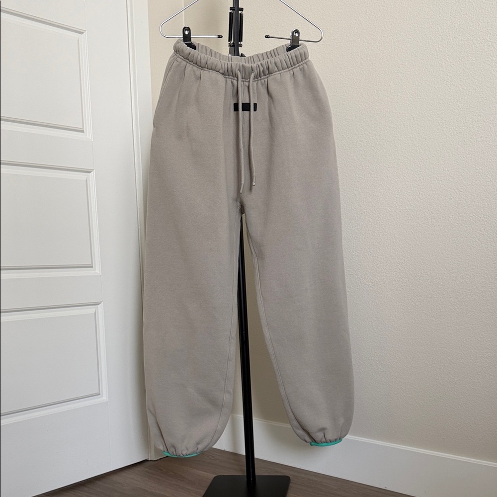 Fear of God Essentials Drawstring Sweatpants Men's XS Sand Like New